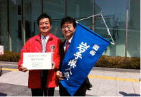 東日本大震災直後に、大阪岩手県人会の方々と募金活動。