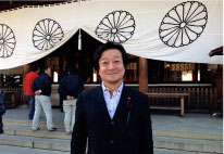 靖国神社に参拝して参りました。