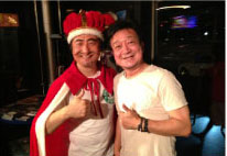 実は同じ年の同じ誕生月で、顔まで似てると言われてるミュージシャンの「王様」と！